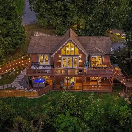Mtn Views, Hottub, Sauna, Outdoor Theater, Firepit